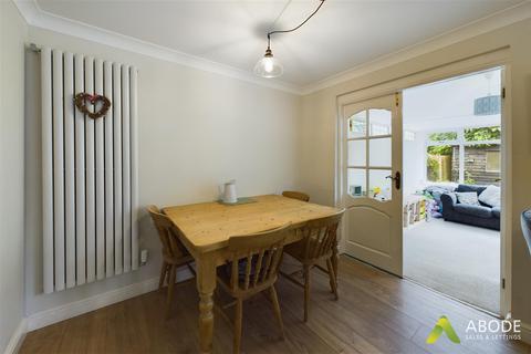 11 Skylark Close, Uttoxeter, ST14 8UA