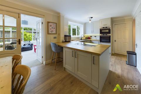 11 Skylark Close, Uttoxeter, ST14 8UA