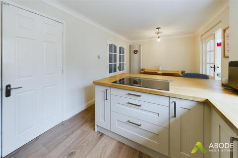 11 Skylark Close, Uttoxeter, ST14 8UA