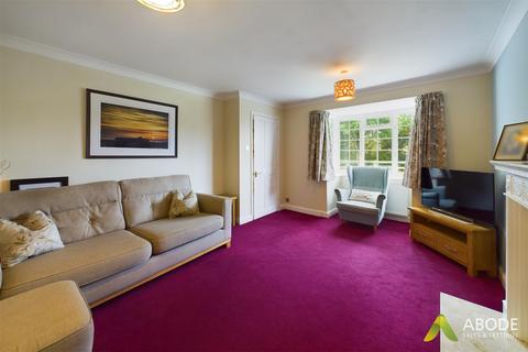 11 Skylark Close, Uttoxeter, ST14 8UA