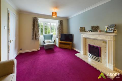 11 Skylark Close, Uttoxeter, ST14 8UA