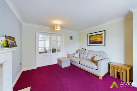 11 Skylark Close, Uttoxeter, ST14 8UA