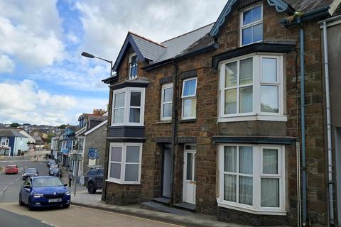 2 bedroom maisonette to rent, West Street, Fishguard