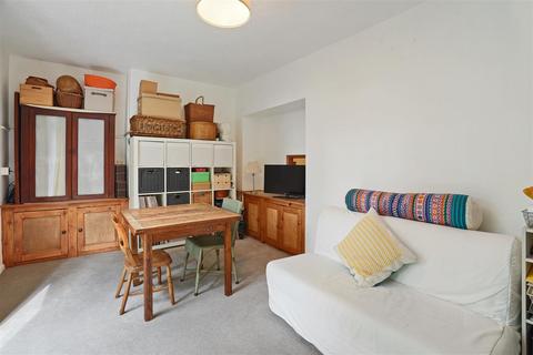 3 bedroom flat for sale, Dorman Way, London