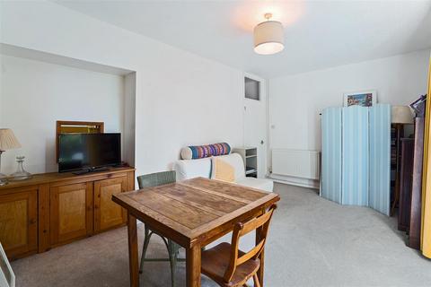 3 bedroom flat for sale, Dorman Way, London