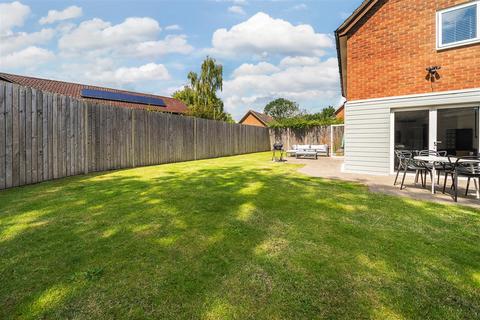 4 bedroom detached house for sale, Amberley Gardens, Bedford