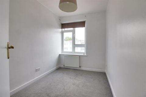 3 bedroom maisonette to rent, Clayton Parade, Turners Hill, Cheshunt