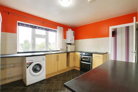 3 bedroom maisonette to rent, Clayton Parade, Turners Hill, Cheshunt