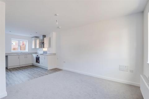 2 bedroom semi-detached house to rent, Nicholson Close, Redhill NG5