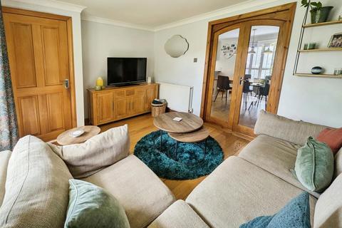24 Warwick Way, Corby, NN17 2TF