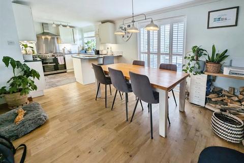 24 Warwick Way, Corby, NN17 2TF