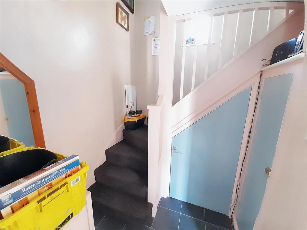 Entrance hall 1 new.jpg