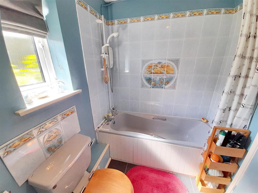 Bathroom 2 new .jpg