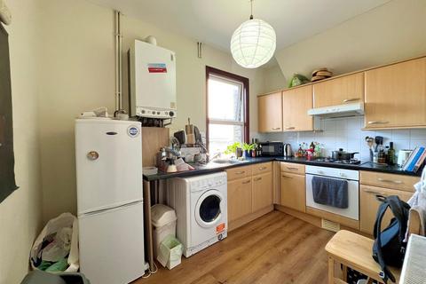 2 bedroom flat to rent, Hoe Street, London E17