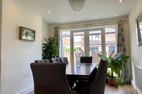 3 bedroom semi-detached house to rent, Jayton Avenue, Didsbury