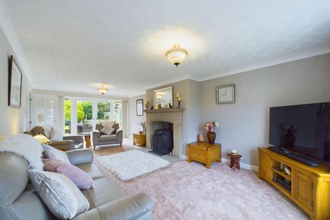 5 bedroom detached house for sale, Thoresby Avenue, Bridlington