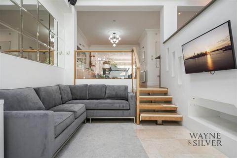 12 Hampstead Gardens, London, NW11 7EU