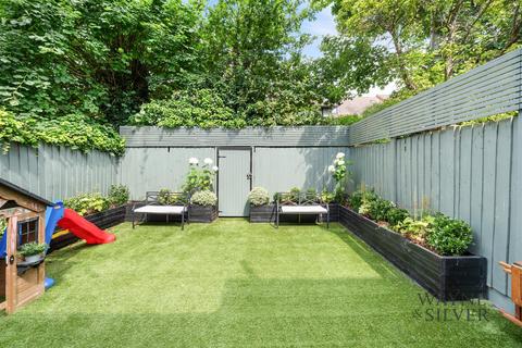 12 Hampstead Gardens, London, NW11 7EU