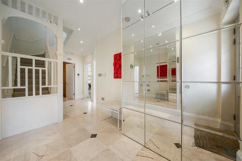 12 Hampstead Gardens, London, NW11 7EU