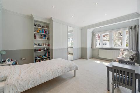 12 Hampstead Gardens, London, NW11 7EU