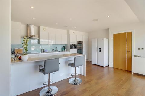 3 bedroom terraced house for sale, Tadema Road, London