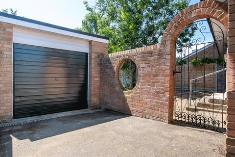 3 bedroom semi-detached bungalow to rent, Westlea Road, Sywell