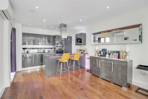 2 bedroom terraced house for sale, Tadema Road, London