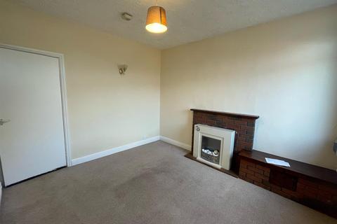 2 bedroom terraced house to rent, Park Road, Leek