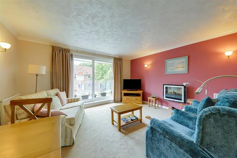 2 bedroom flat for sale, Grand Avenue, Worthing BN11