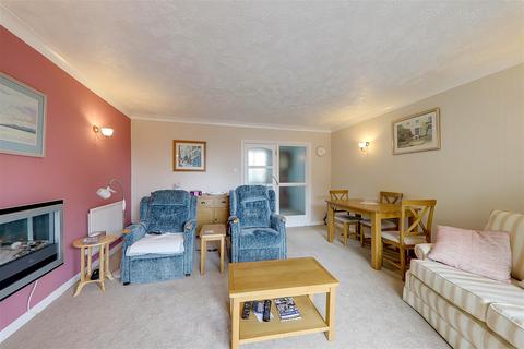 2 bedroom flat for sale, Grand Avenue, Worthing BN11