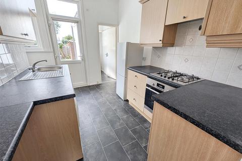 1 bedroom flat to rent, Elm Road, Leigh On Sea, Essex