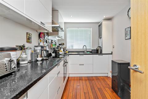 24 Hewitt Close, Wheathampstead, St Albans, AL4 8TQ