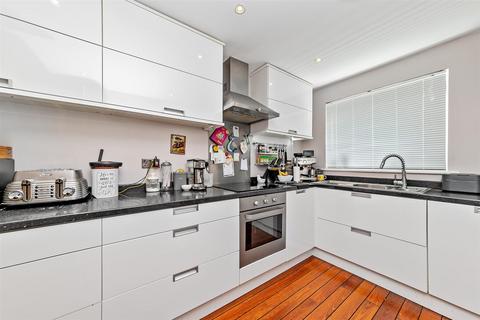 24 Hewitt Close, Wheathampstead, St Albans, AL4 8TQ