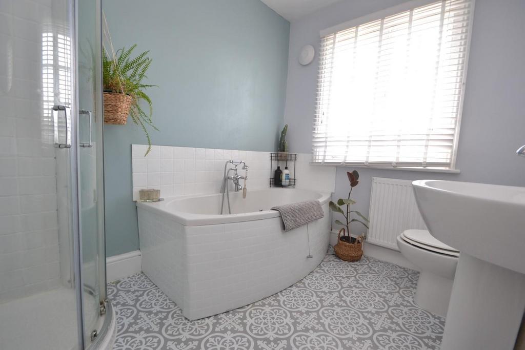 Bathroom a.JPG