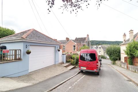 2 Ashley Terrace, Ilfracombe, EX34 8JG