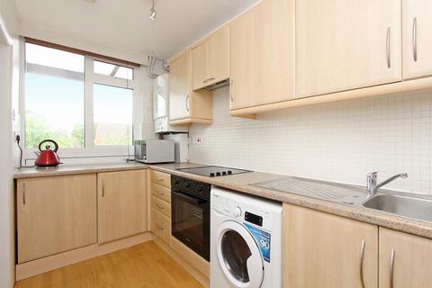 2 bedroom flat to rent, Putney Hill, London