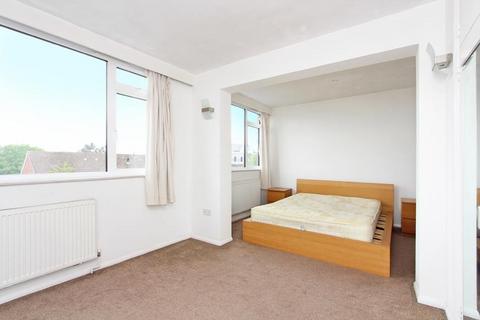 2 bedroom flat to rent, Putney Hill, London