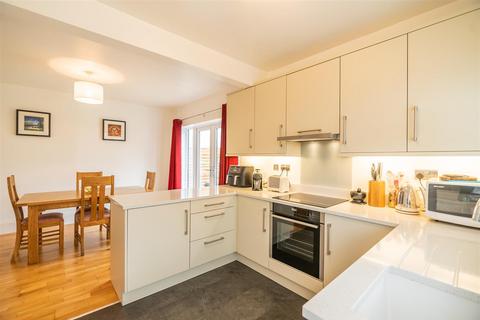 28 Buckstone Oval, Leeds, LS17 5HG