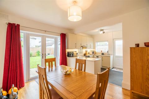 28 Buckstone Oval, Leeds, LS17 5HG
