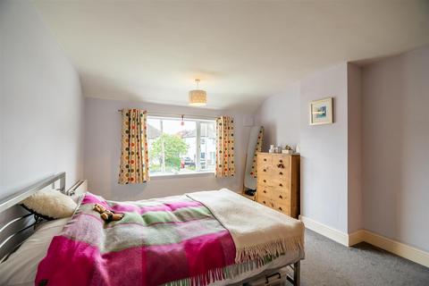 28 Buckstone Oval, Leeds, LS17 5HG