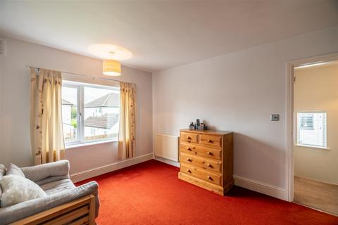 28 Buckstone Oval, Leeds, LS17 5HG