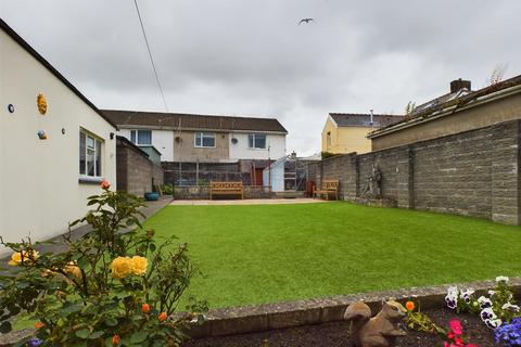 4 bedroom detached house for sale, West End Avenue, Porthcawl CF36