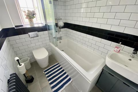 28 Juno Way, Swindon, SN5 8ZD