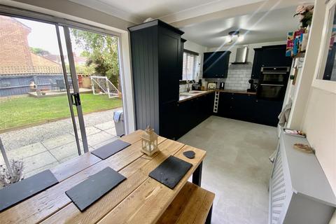 28 Juno Way, Swindon, SN5 8ZD