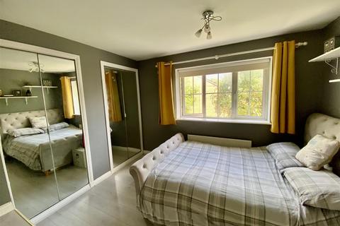 28 Juno Way, Swindon, SN5 8ZD