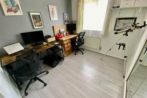 28 Juno Way, Swindon, SN5 8ZD
