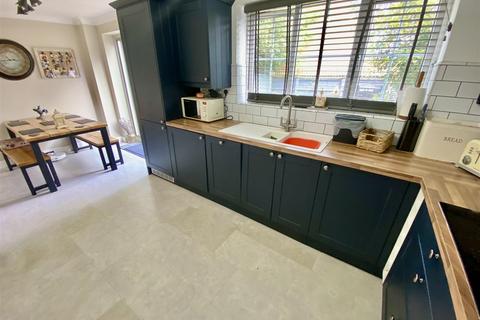 28 Juno Way, Swindon, SN5 8ZD