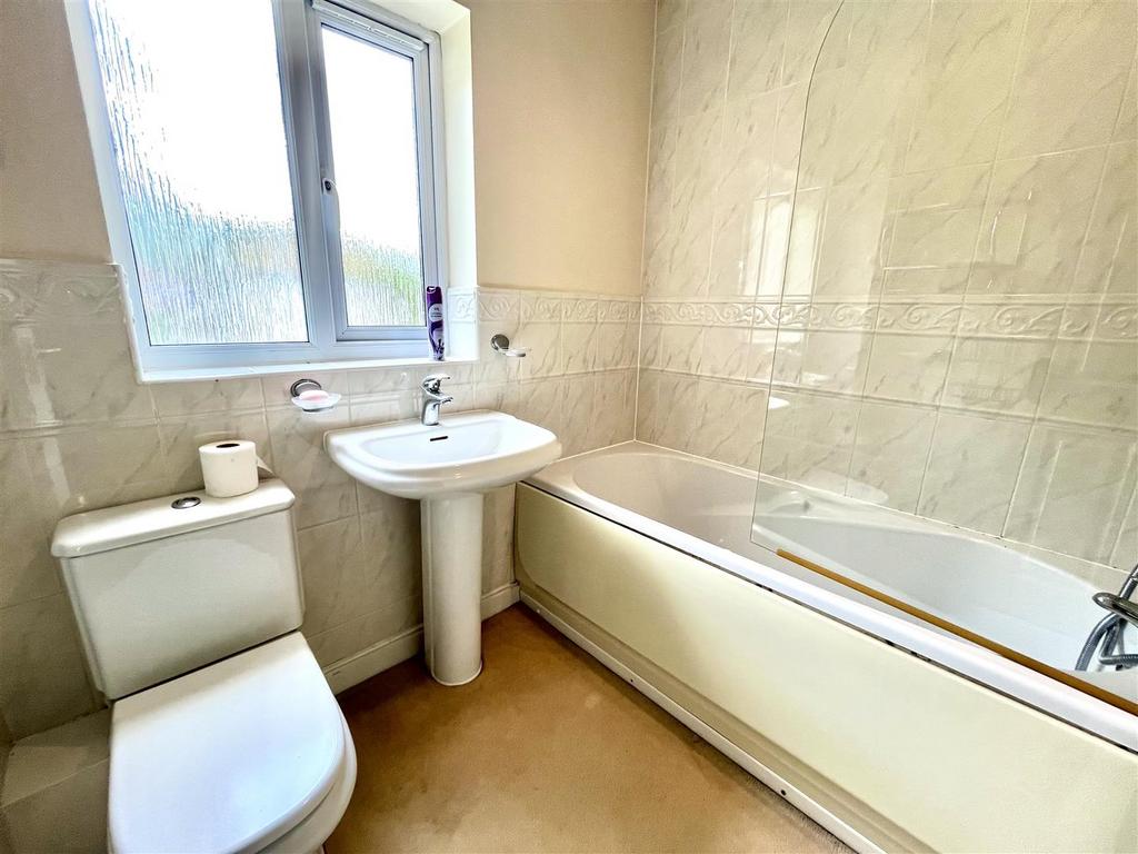 Bramleys Estate Agents - Maple Fold - Elland (9).j