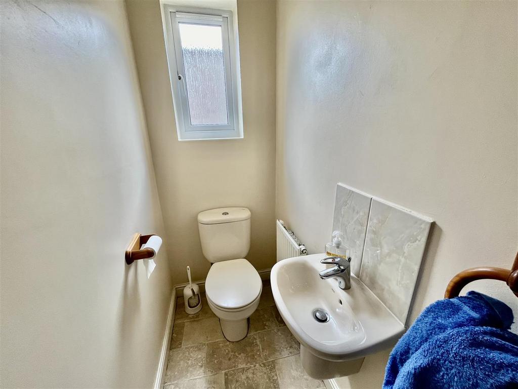 Bramleys Estate Agents - Maple Fold - Elland (21).