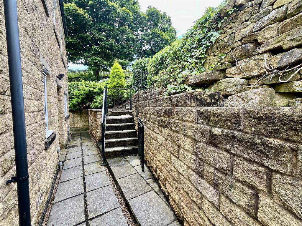 Bramleys Estate Agents - Maple Fold - Elland (24).